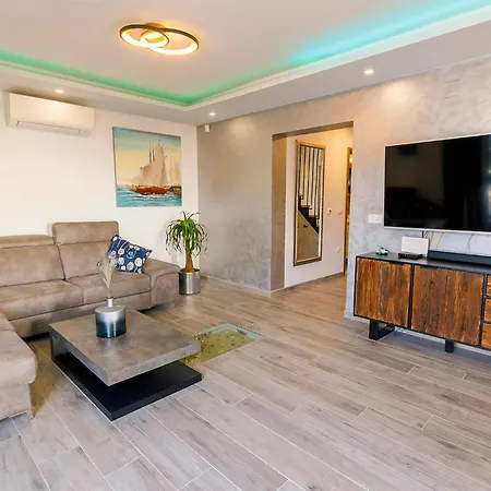 Luxurious In With Sauna Semesterbostad