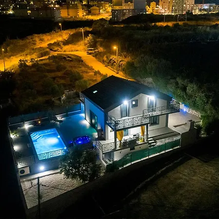 Luxurious In With Sauna Semesterbostad *