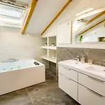 Vakantiehuis Luxurious In With Sauna