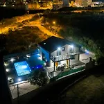 Luxurious In With Sauna Vakantiehuis *